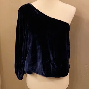 Alice & Olivia Off-Shoulder Top. Deep Blue Velvet • Size Medium •NWOT